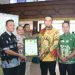 Disdukcapil, Dagperinkop UKM Dan Diskominfo Terima Penghargaan Dari Bupati Sijunjung
