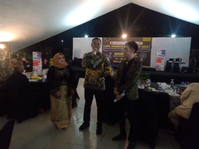 Bupati Sijunjung Benny Dwifa Yuswir Terima Penghargaan Pada Acara LPPL Awards Ke-3 Tahun 2023