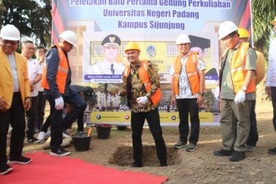 Peletakan Batu Pertama UNP Kampus Sijunjung Resmi Dimulai Oleh Bupati Benny Dwifa Yuswir