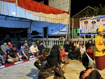 Masyarakat Nagari Pulasan Antusias Menyaksikan Saat Diskominfo Sijunjung Gelar Diseminasi Informasi Publik