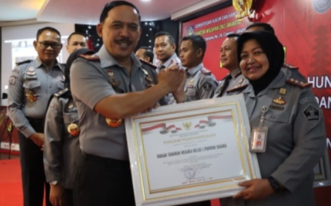 Rutan Kelas I Pondok Bambu Terima Penghargaan Piagam P2HAM