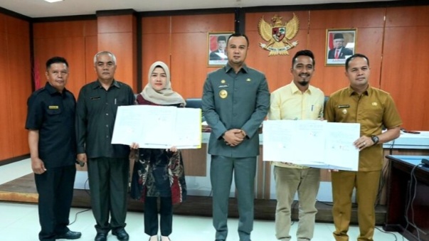 Benny Dwifa Bupati Sijunjung Bersama KPU Dan Bawaslu Tandatangani NPHD Pilkada Tahun 2024