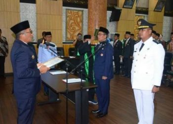 Lantik 5 Pejabat Eselon II dan 38 Pejabat Eselon III,, Wako Hendri Septa: Pejabat Itu Harus Amanah dan Melayani!