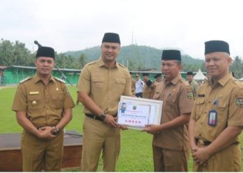 Pacu Semangat dan Kinerja ASN, Empat ASN Terbaik Pemkab Sijunjung Diberangkatkan Umrah