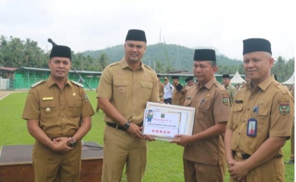Pacu Semangat dan Kinerja ASN, Empat ASN Terbaik Pemkab Sijunjung Diberangkatkan Umrah