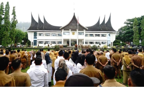 Diawal Tahun 2024 Bupati Tanah Datar Eka Putra Pimpin Apel Gabungan