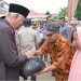 Bantuan Beras Cadangan Pangan 30 Ton Untuk Warga Terdampak Banjir di Dharmasraya Diserahkan Gubernur Sumbar