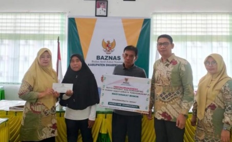 Bantuan Biaya Berobat dan Pendampingan di Rumah Sakit Disalurkan Baznas Dharmasraya