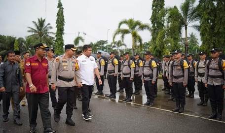 Bupati Dharmasraya Hadiri Apel Pergeseran Persoil Polri Pengamanan TPS