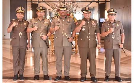 Bupati Sutan Riska Hadiri HUT SATPOL-PP Dan Satlinmas Bersama Mendagri