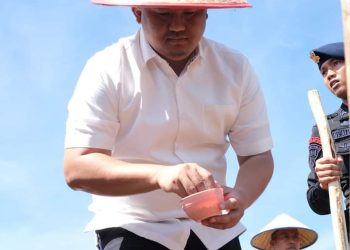 SUTAN RISKA HADIRI PENANAMAN BENIH JAGUNG PRAKARSA SATBRIMOB POLDA SUMBAR