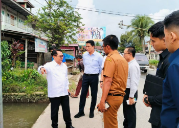 Tanggapi Keluhan Masyarakat, Bupati JKA Tinjau Langsung dan Perintahkan Kadis PU Perbaiki Drainase di Sicincin