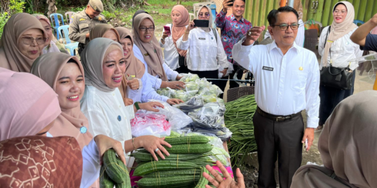 Bupati JKA Apresiasi Berbagi Berkah Ramadhan TP PKK Padang Pariaman